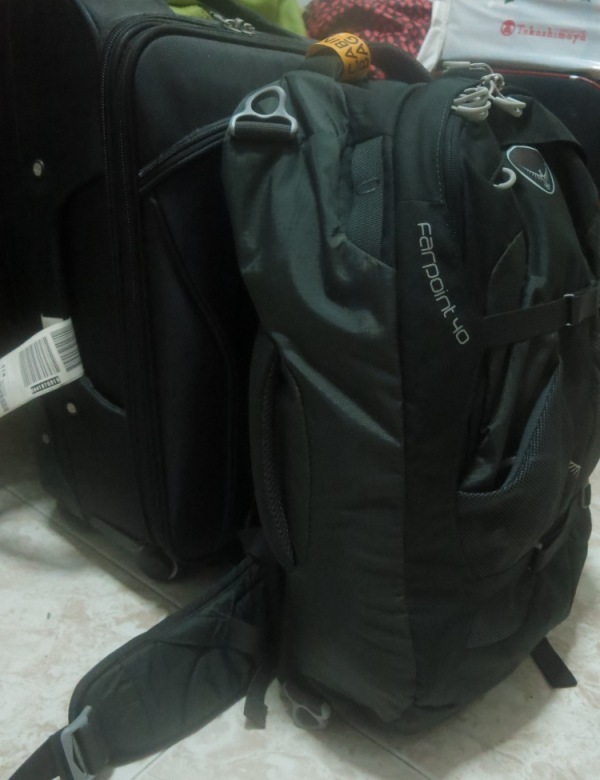 Osprey Farpoint 40 vs a roller cabin sized luggage